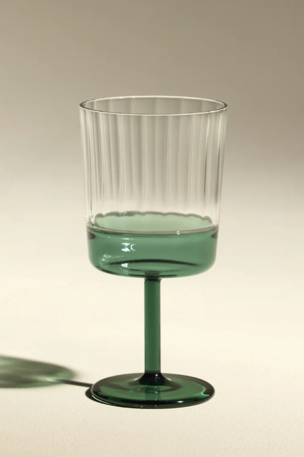 verre-a-vin-bleu-maison-sarah-lavoine