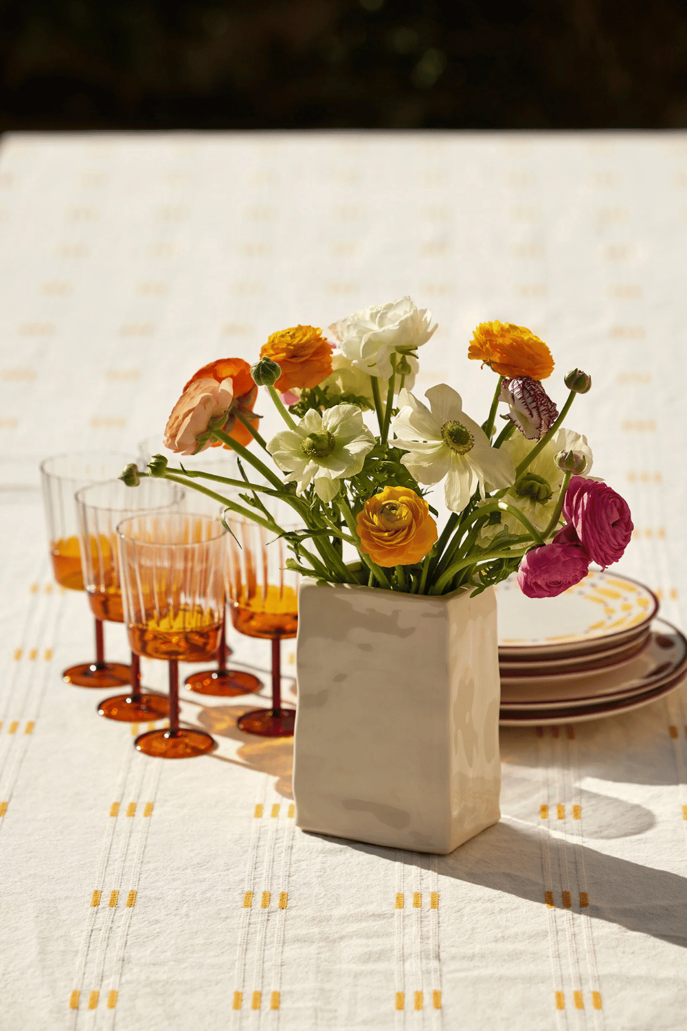 inspiration-sarah-lavoine-vase-nomad-maison-couture détail du vase Nomad Sarah Lavoine aux formes organiques