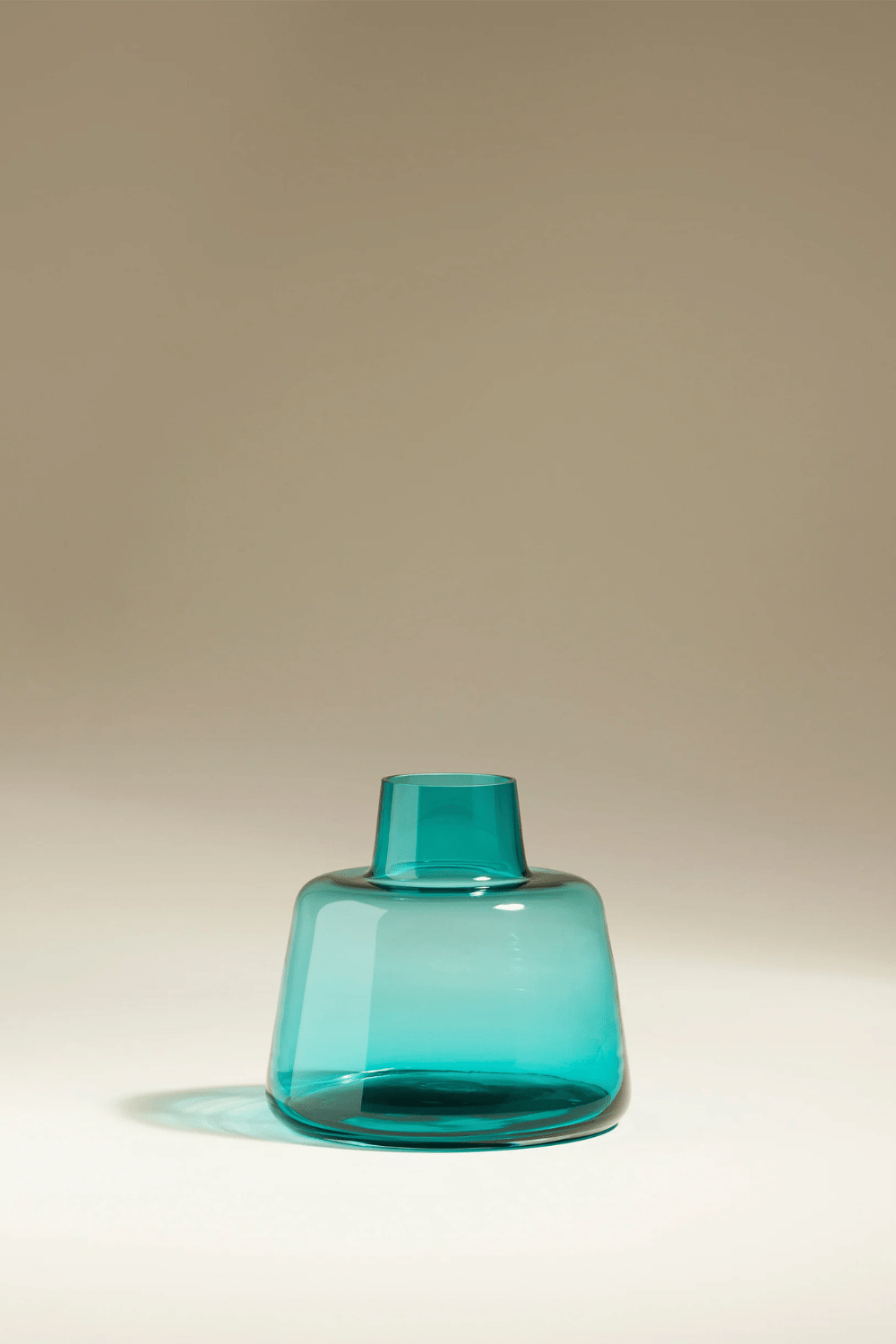 sarah-lavoine-decoratif-pure-maison-couture détail du vase Pure Sarah Lavoine au design épuré