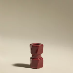 Bougeoir Colonna petit modèle coloris carmin de chez Maison Sarah Lavoine. Nouvelle collection 2026.